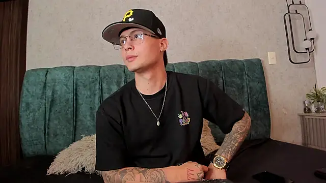 Santii Twink online show from 03-18-26, 05:43