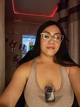Snapshot of PiscisGirl chatting on 07-17-26, 05:37 PiscisGirl online show from 07-17-26, 05:37