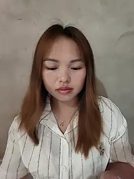 Snapshot of Mina_xYx chatting on 06-18-26, 10:09 Mina xYx online show from 06-18-26, 10:09