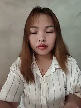 Snapshot of Mina_xYx chatting on 06-18-26, 04:33 Mina xYx online show from 06-18-26, 04:33