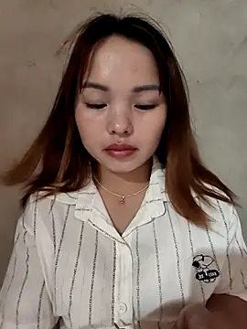 Snapshot of Mina_xYx chatting on 06-17-26, 04:06 Mina xYx online show from 06-17-26, 04:06