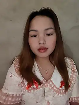Snapshot of Mina_xYx chatting on 07-06-26, 02:24 Mina xYx online show from 07-06-26, 02:24
