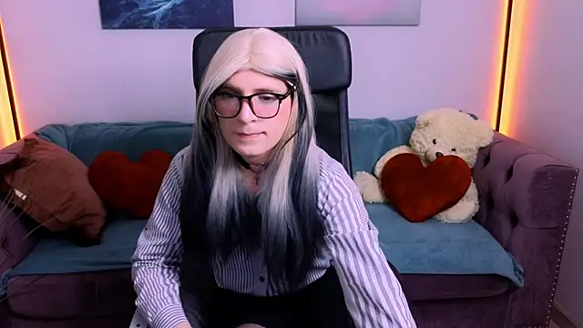 FoxIsPuff online show from 06-11-26, 06:10