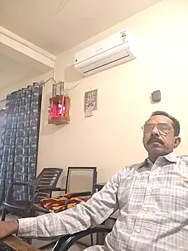 Snapshot of biger_top chatting on 07-18-26, 02:31 biger top online show from 07-18-26, 02:31
