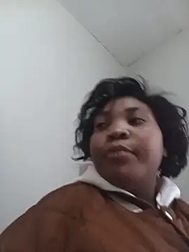 BeverlyQueen15 online show from 06-16-26, 06:24