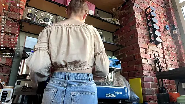 AnnWaddie online show from 04-22-26, 12:01