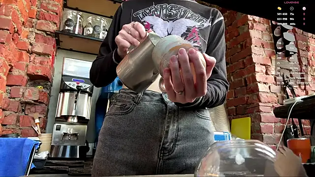 AnnWaddie online show from 04-28-26, 10:08