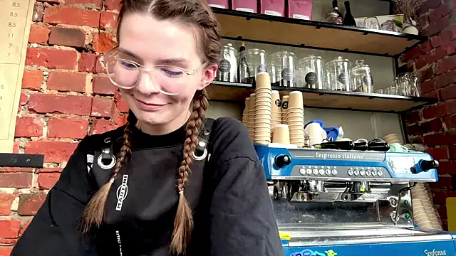 AnnWaddie online show from 04-11-26, 11:36