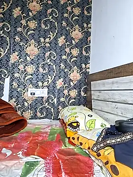 Pari lovers online show from 04-12-26, 08:39