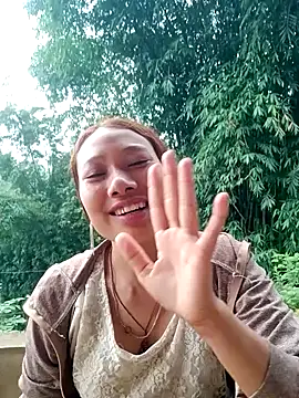 Snapshot of Leiley_98 chatting on 05-19-26, 01:56 Leiley 98 online show from 05-19-26, 01:56