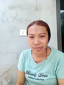 Snapshot of Leiley_98 chatting on 05-16-26, 02:10 Leiley 98 online show from 05-16-26, 02:10