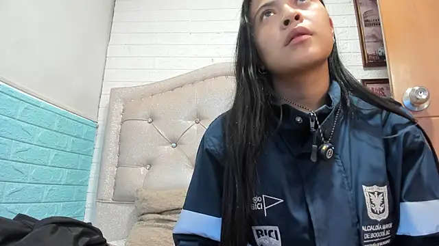LITTLE-NESSA online show from 04-10-26, 12:45