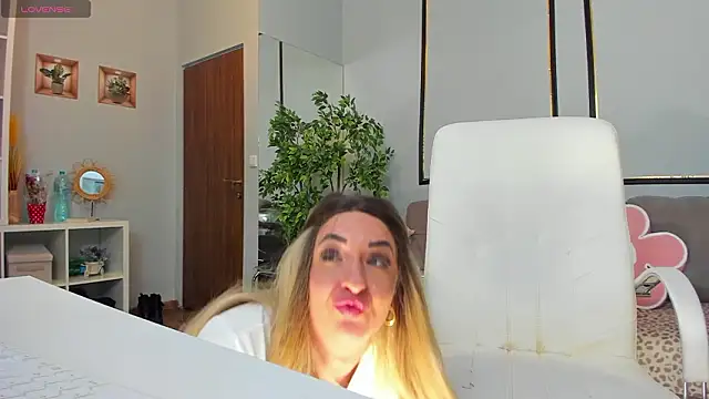 ElyssaVibe online show from 03-18-26, 11:48