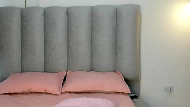 Snapshot of Valentina_lux1 chatting on 05-19-26, 01:40 Valentina lux1 online show from 05-19-26, 01:40