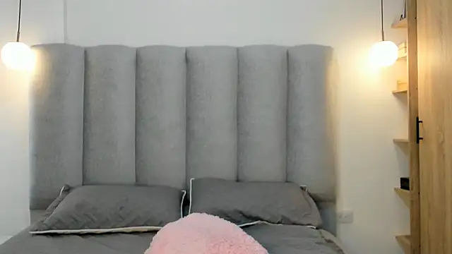 Valentina lux1 online show from 04-28-26, 07:40