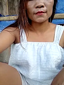 Snapshot of maymay121 chatting on 06-05-26, 10:43 maymay121 online show from 06-05-26, 10:43
