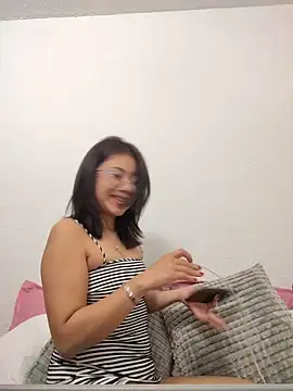 Snapshot of nanybb24 chatting on 06-18-26, 05:28 nanybb24 online show from 06-18-26, 05:28