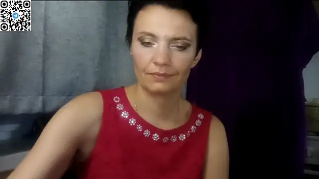 Snapshot of HotMamaQueen234 chatting on 06-11-26, 11:13 HotMamaQueen234 online show from 06-11-26, 11:13