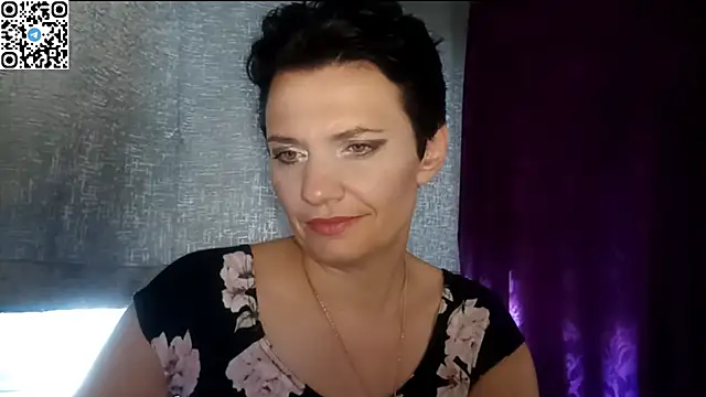 Snapshot of HotMamaQueen234 chatting on 06-11-26, 11:07 HotMamaQueen234 online show from 06-11-26, 11:07