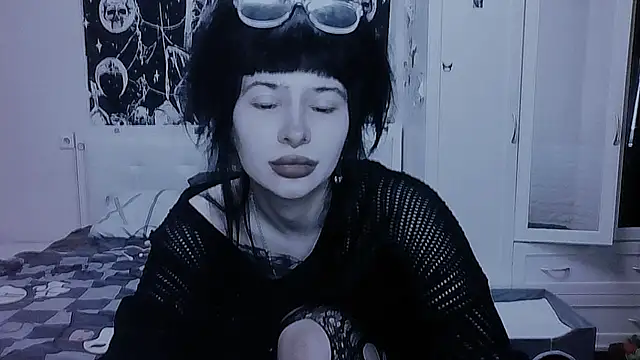 AllisonDeetz online show from 05-12-26, 04:24