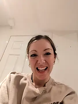 Snapshot of fucklyweds chatting on 04-01-26, 03:41 fucklyweds online show from 04-01-26, 03:41