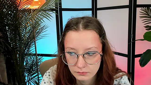 Snapshot of AmelieViolet chatting on 06-25-26, 03:15 AmelieViolet online show from 06-25-26, 03:15
