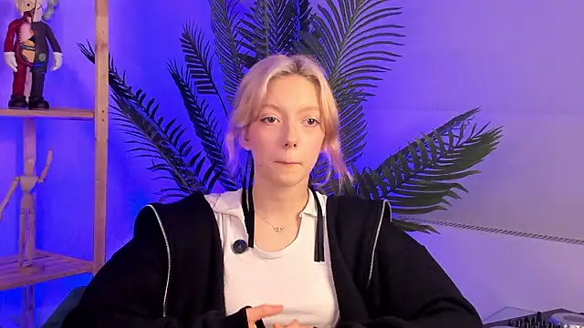 TyraTopinka online show from 03-19-26, 01:33