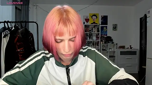 sweet peach    online show from 04-15-26, 06:12