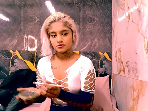indian barbie online show from 03-25-26, 07:52