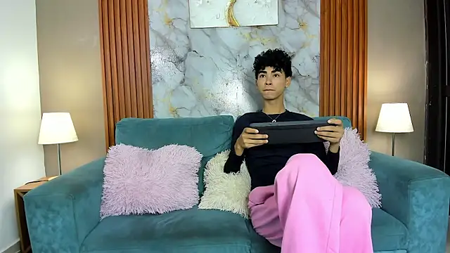 NAUGHTY BOYS1 online show from 04-09-26, 07:20