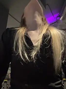 Snapshot of Lady_Mia69 chatting on 03-26-26, 04:38 Lady Mia69 online show from 03-26-26, 04:38