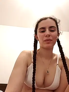 Snapshot of starlight_mo chatting on 05-17-26, 04:18 starlight mo online show from 05-17-26, 04:18