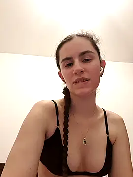 Snapshot of starlight_mo chatting on 05-16-26, 04:50 starlight mo online show from 05-16-26, 04:50
