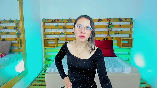 Ashley Benoit online show from 04-09-26, 01:28