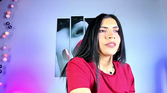 Emiili Clark online show from 04-18-26, 04:26