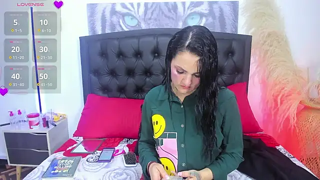 Scarlet Hiit online show from 03-19-26, 02:33