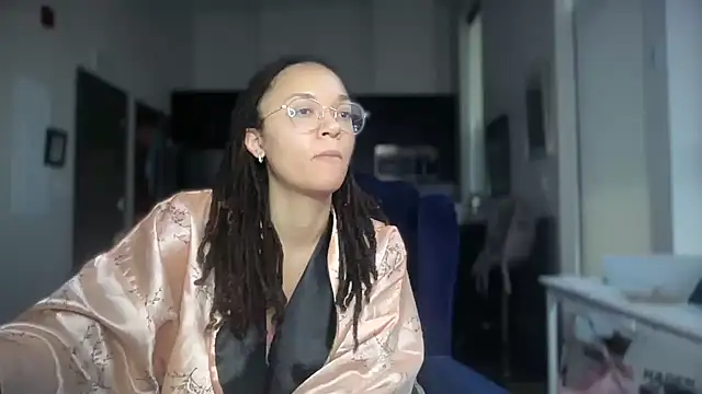 Snapshot of sopainfullysoft chatting on 04-06-26, 11:17 sopainfullysoft online show from 04-06-26, 11:17