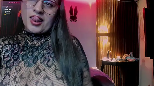 Violett 8 online show from 06-06-26, 01:33