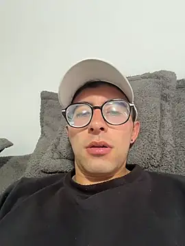 Snapshot of LeonBlazze chatting on 07-12-26, 06:09 LeonBlazze online show from 07-12-26, 06:09