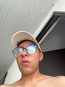 Snapshot of LeonBlazze chatting on 07-19-26, 04:15 LeonBlazze online show from 07-19-26, 04:15