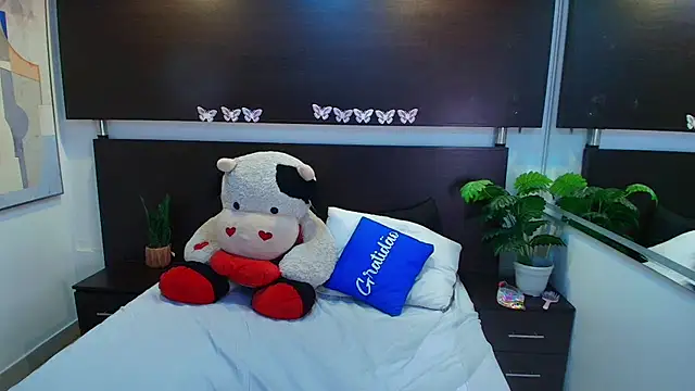 Snapshot of Kitty__meow chatting on 07-04-26, 12:21 Kitty meow online show from 07-04-26, 12:21