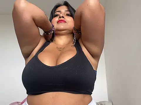 Snapshot of Sarah-917 chatting on 07-25-26, 05:41 Sarah-917 online show from 07-25-26, 05:41