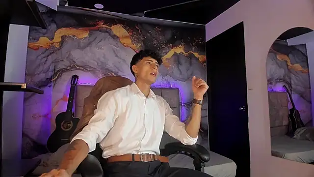 MaxiimoRomano  online show from 05-05-26, 01:25