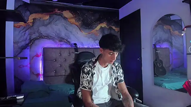 Snapshot of MaxiimoRomano_ chatting on 05-16-26, 01:32 MaxiimoRomano online show from 05-16-26, 01:32