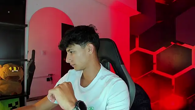 MaxiimoRomano  online show from 06-24-26, 07:11