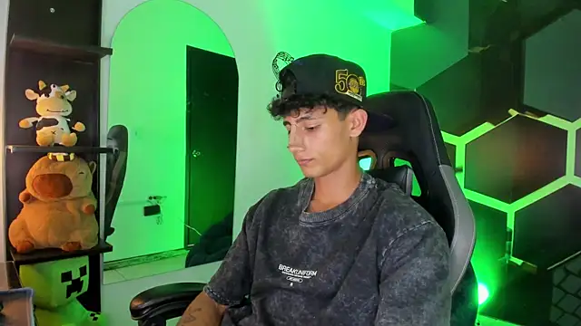MaxiimoRomano  online show from 06-29-26, 07:02
