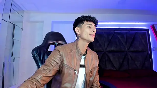 MaxiimoRomano  online show from 04-09-26, 01:06