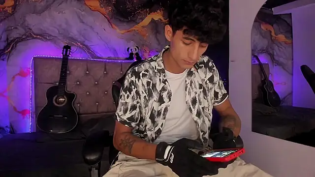 MaxiimoRomano  online show from 04-28-26, 01:15