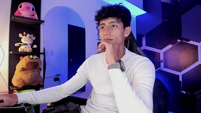 MaxiimoRomano  online show from 07-16-26, 07:33