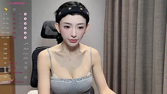 Snapshot of kiki-12 chatting on 04-21-26, 01:42 kiki-12 online show from 04-21-26, 01:42